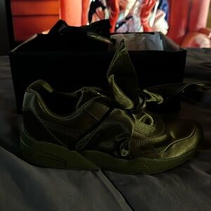 green puma shoes